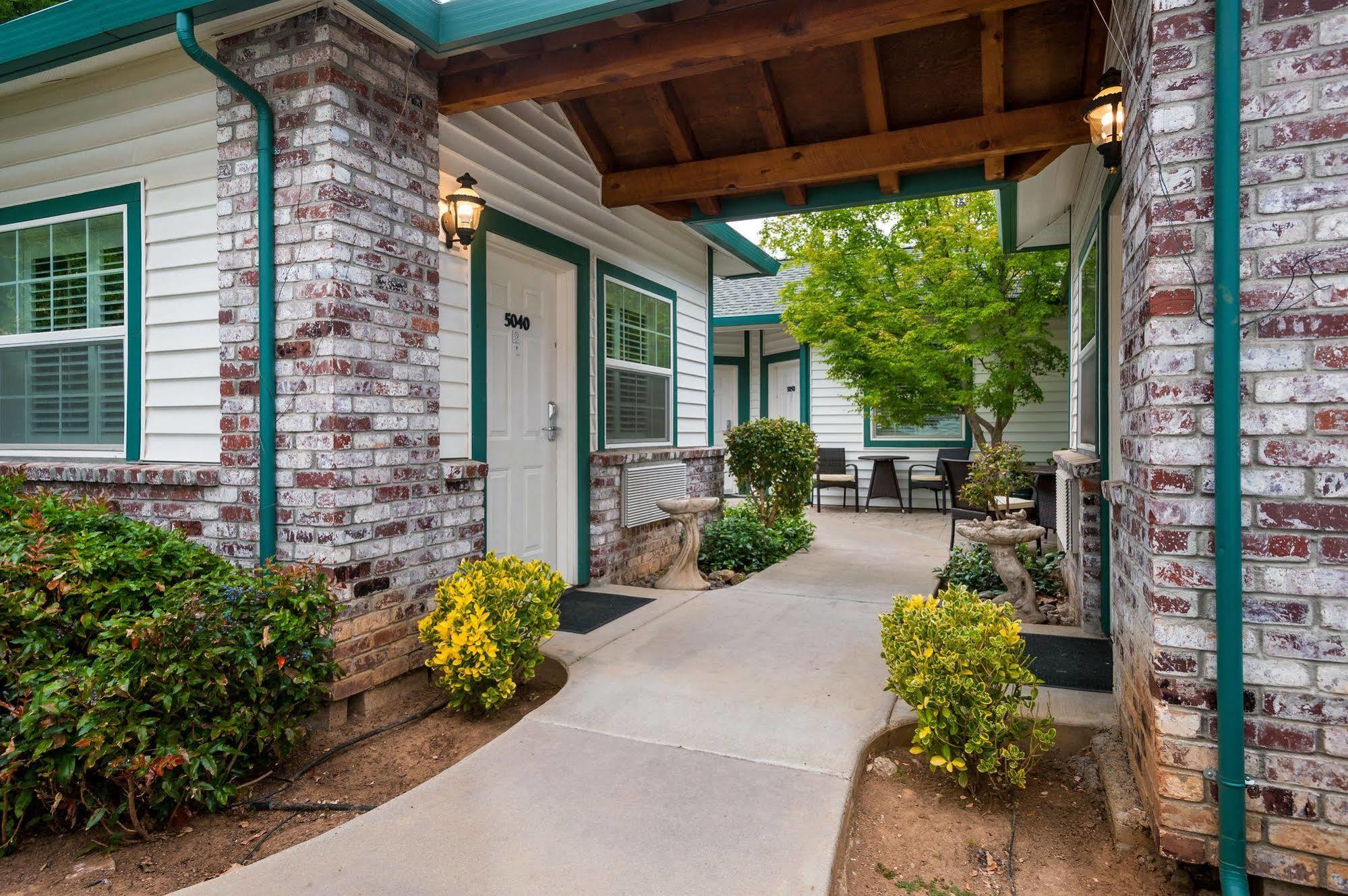 Grass Valley Courtyard Suites Exterior photo